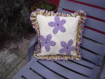 Kissen mit lila Blüten 40 x 40 cm mit Füllung